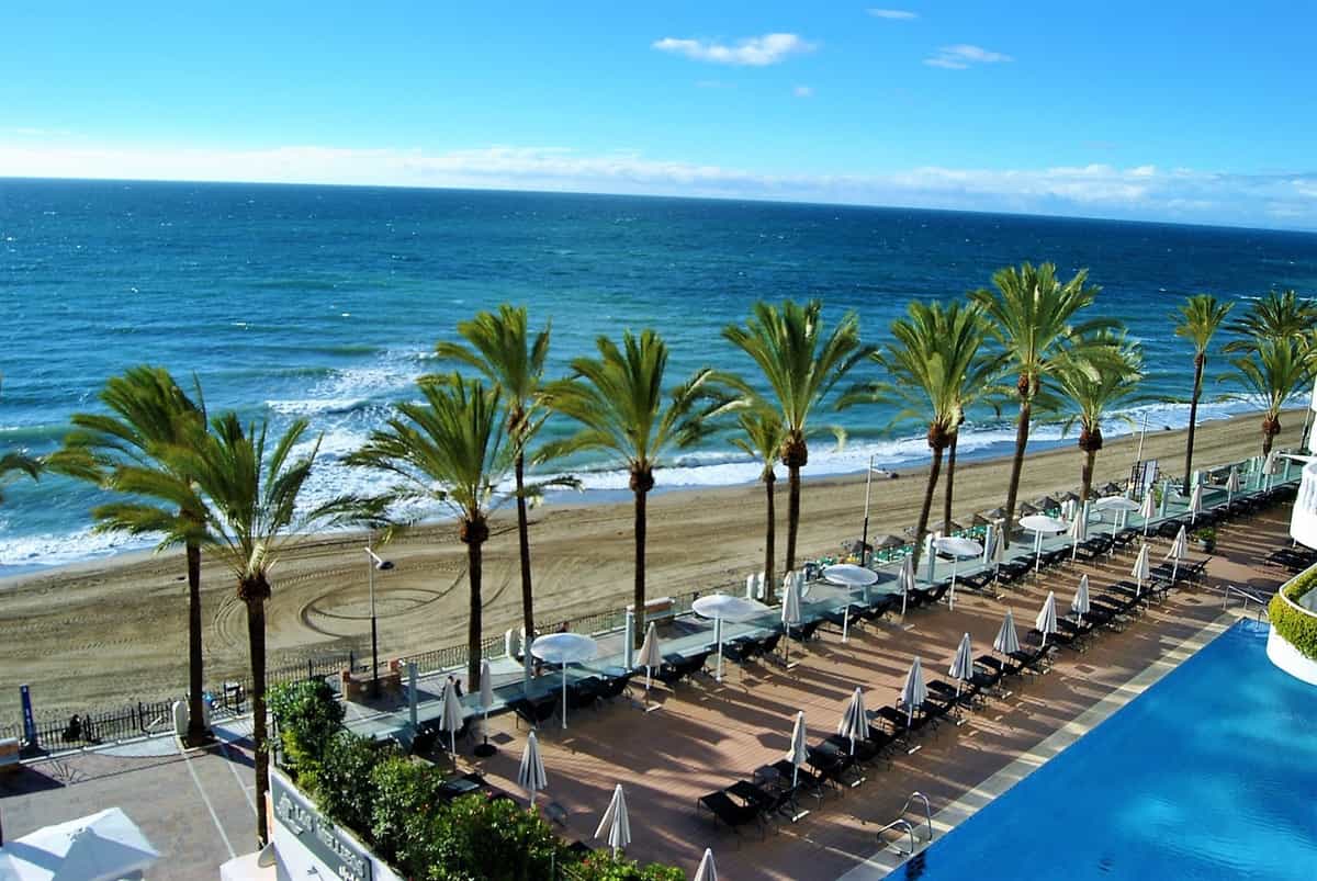 Condominium in Marbella, Andalusia 10157715
