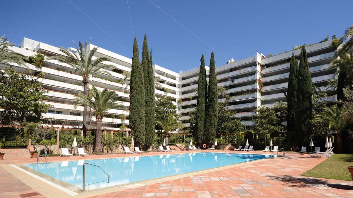Condominium in Marbella, Andalusia 10157743
