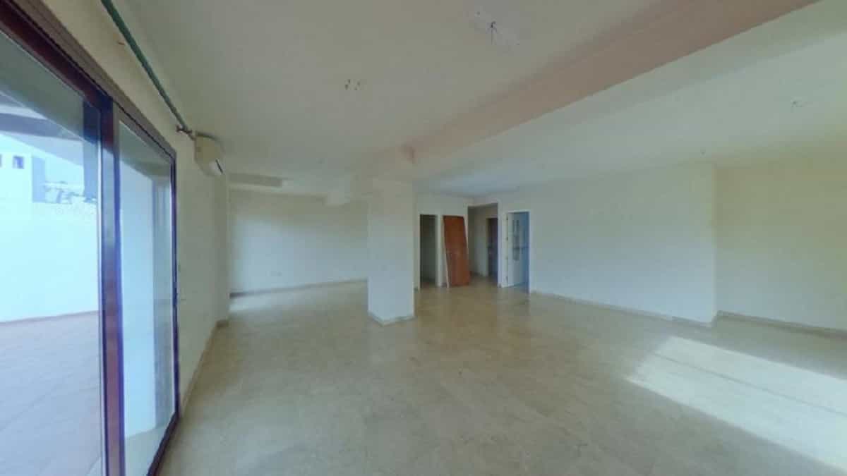 Condominium in Marbella, Andalusia 10157899