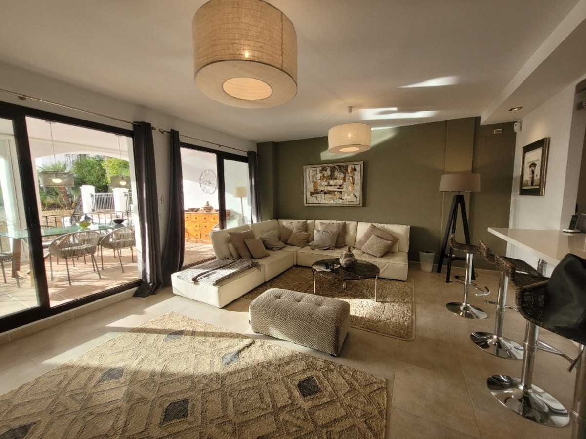 Condominium in Marbella, Andalusia 10157924