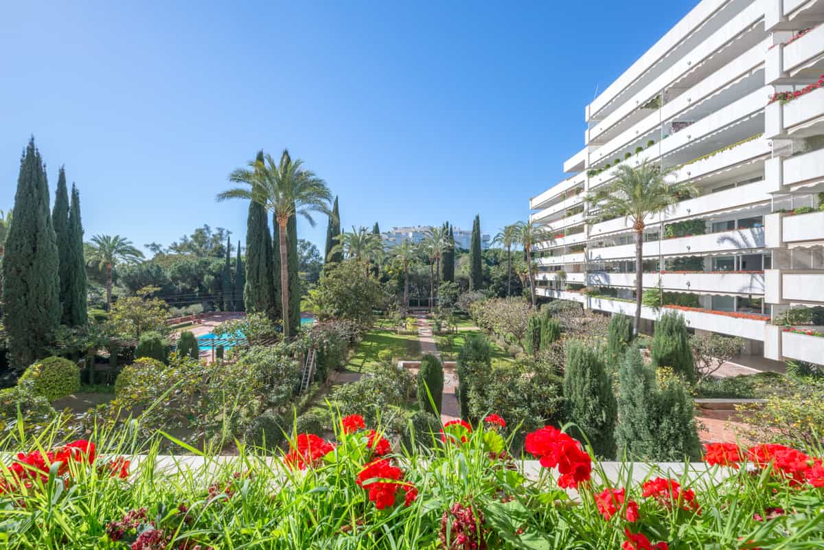 Condominium in Marbella, Andalusia 10157970
