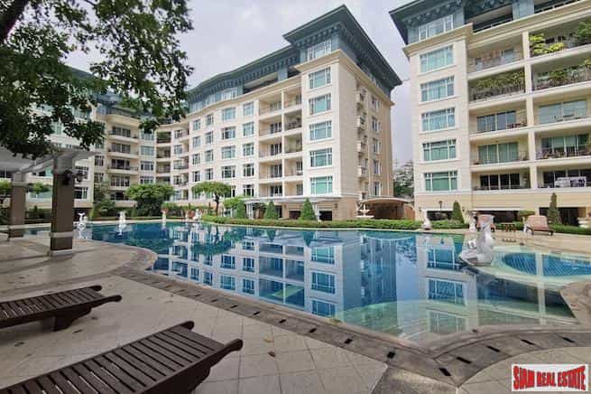 Condominium in Bang Rak, Krung Thep Maha Nakhon 10158517
