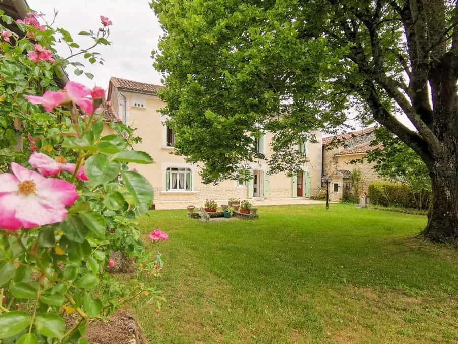 House in Vieux-Mareuil, Nouvelle-Aquitaine 10158682