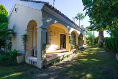 House in Puerto de la Duquesa, Andalusia 10159039