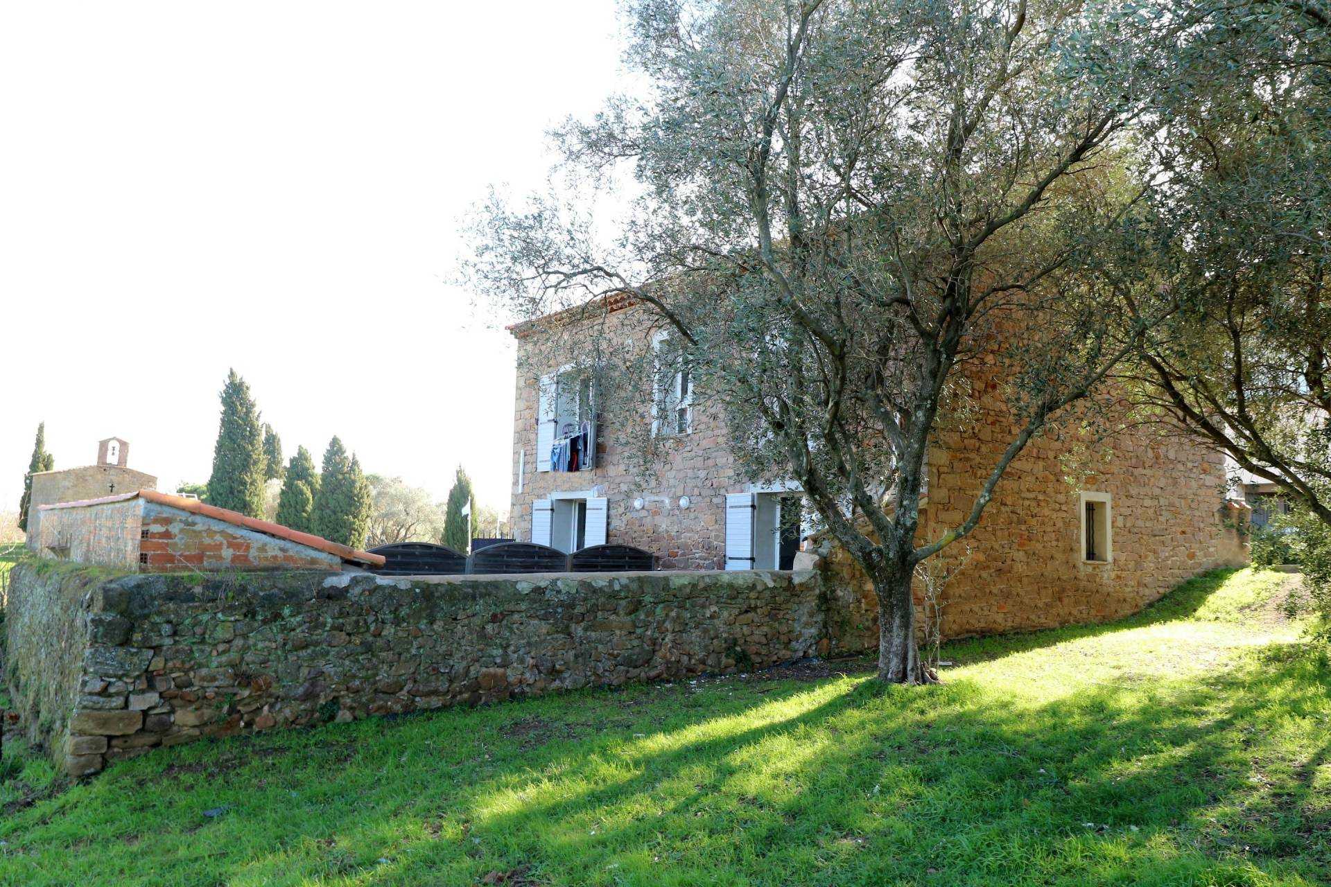 casa no Roquebrune-sur-Argens, Provença-Alpes-Costa Azul 10159307