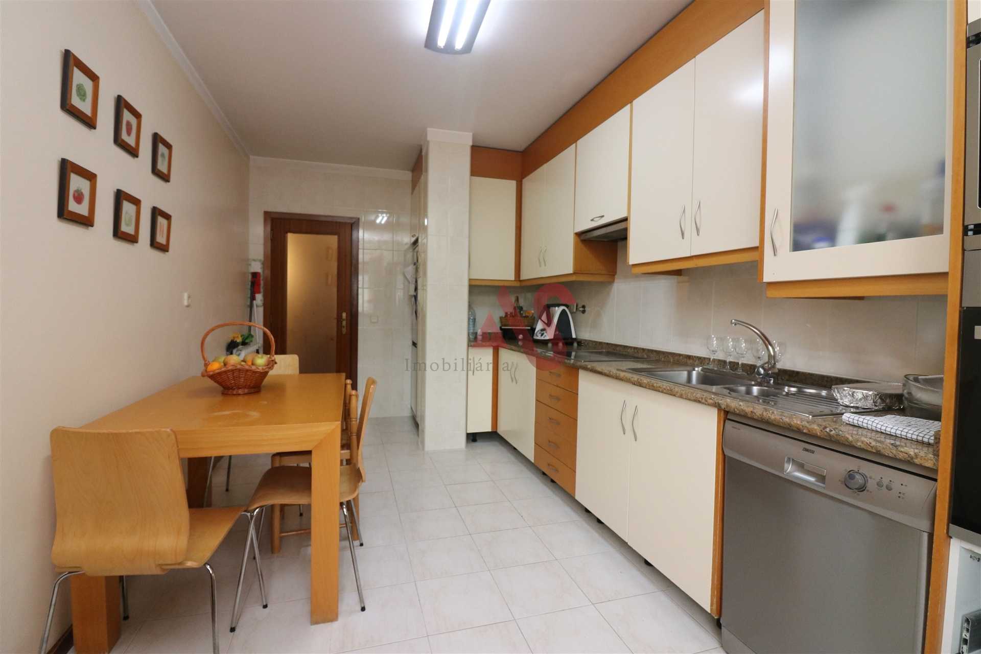 Condominium in Guimaraes, Braga 10159349