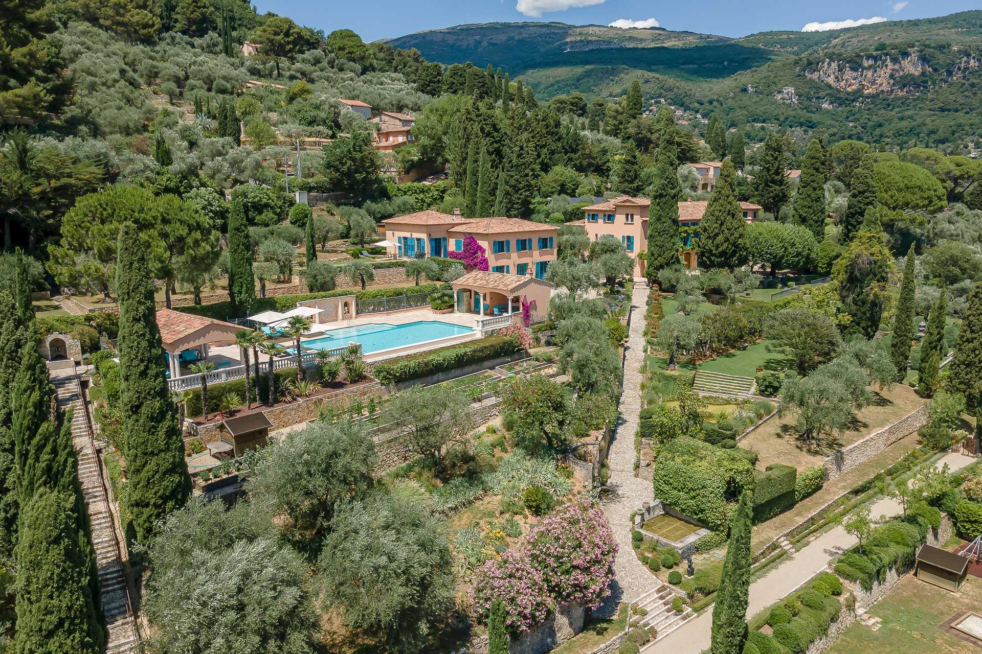 Rumah di Grasse, Provence-Alpes-Cote d'Azur 10159641