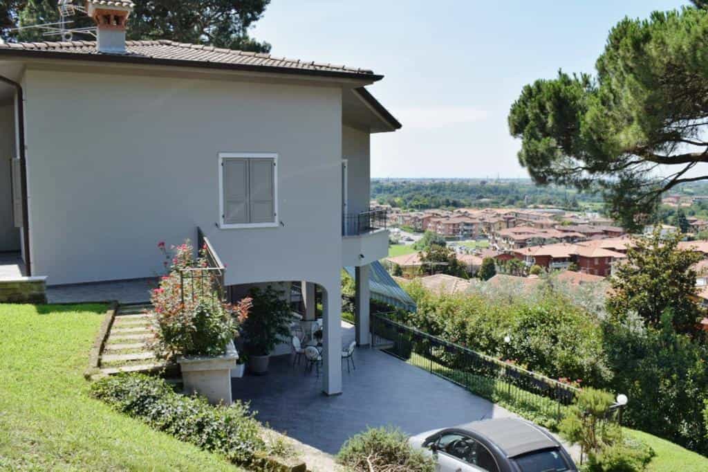 House in Villongo Sant'Alessandro, Lombardy 10159715