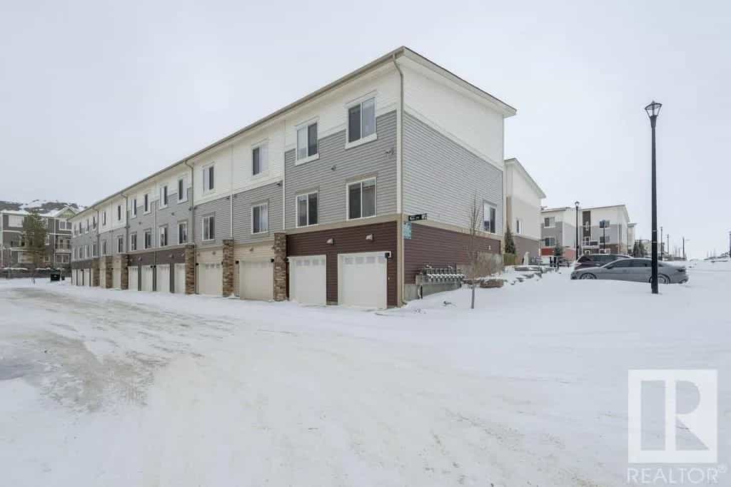 Condominium in Edmonton, Alberta 10159976