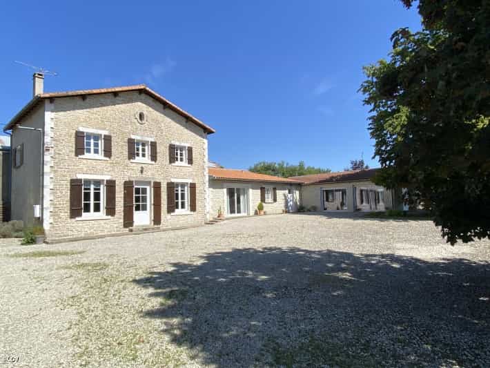 House in Villefagnan, Nouvelle-Aquitaine 10160077