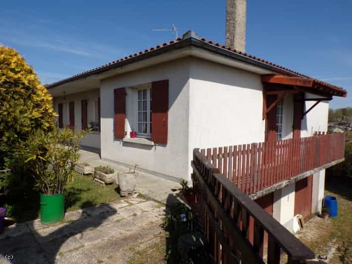 House in Ruffec, Nouvelle-Aquitaine 10160087