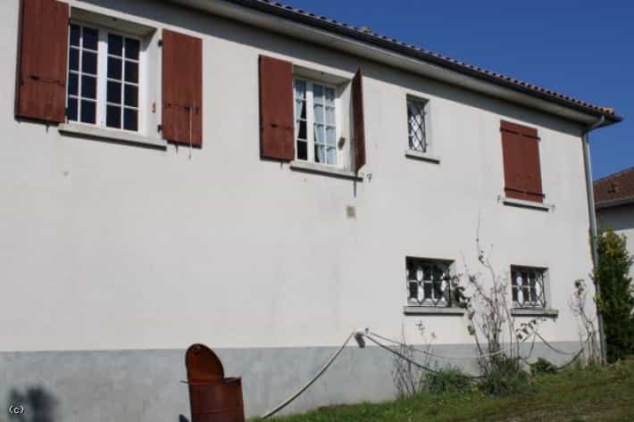 House in Ruffec, Nouvelle-Aquitaine 10160087