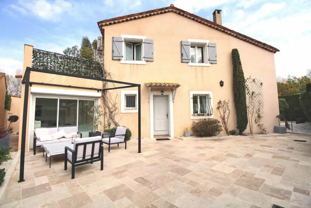 Eigentumswohnung im Auribeau-sur-Siagne, Provence-Alpes-Cote d'Azur 10160371
