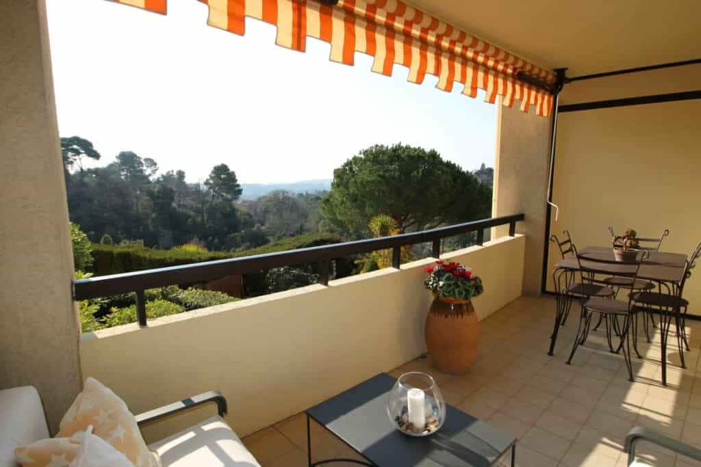 Condominium in Mougins, Provence-Alpes-Côte d'Azur 10160377