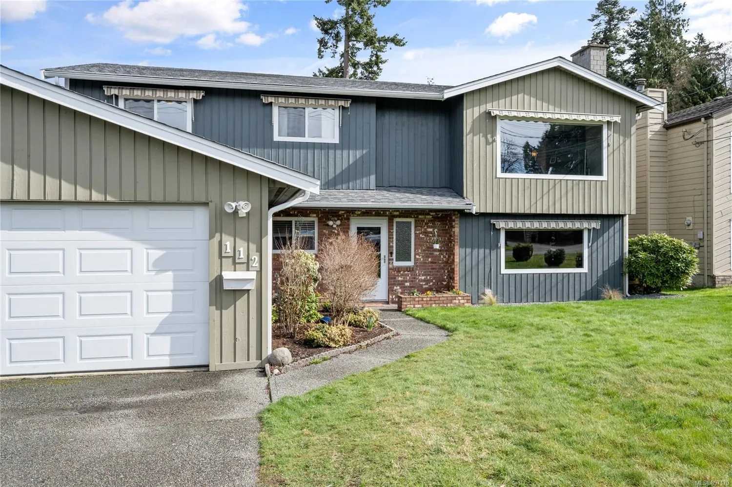 House in Nanaimo, British Columbia 10160435