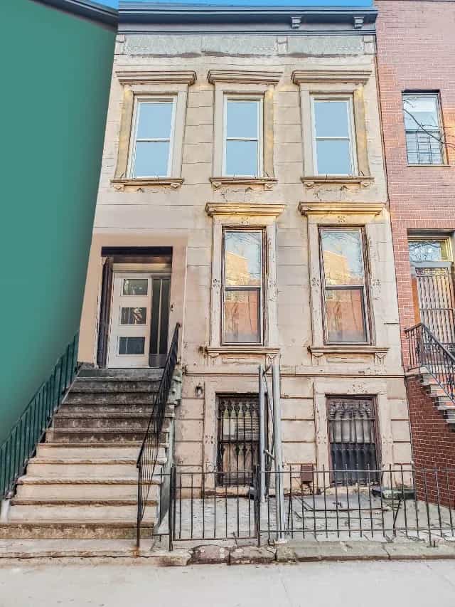 House in New York, 358 Tompkins Avenue 10160892