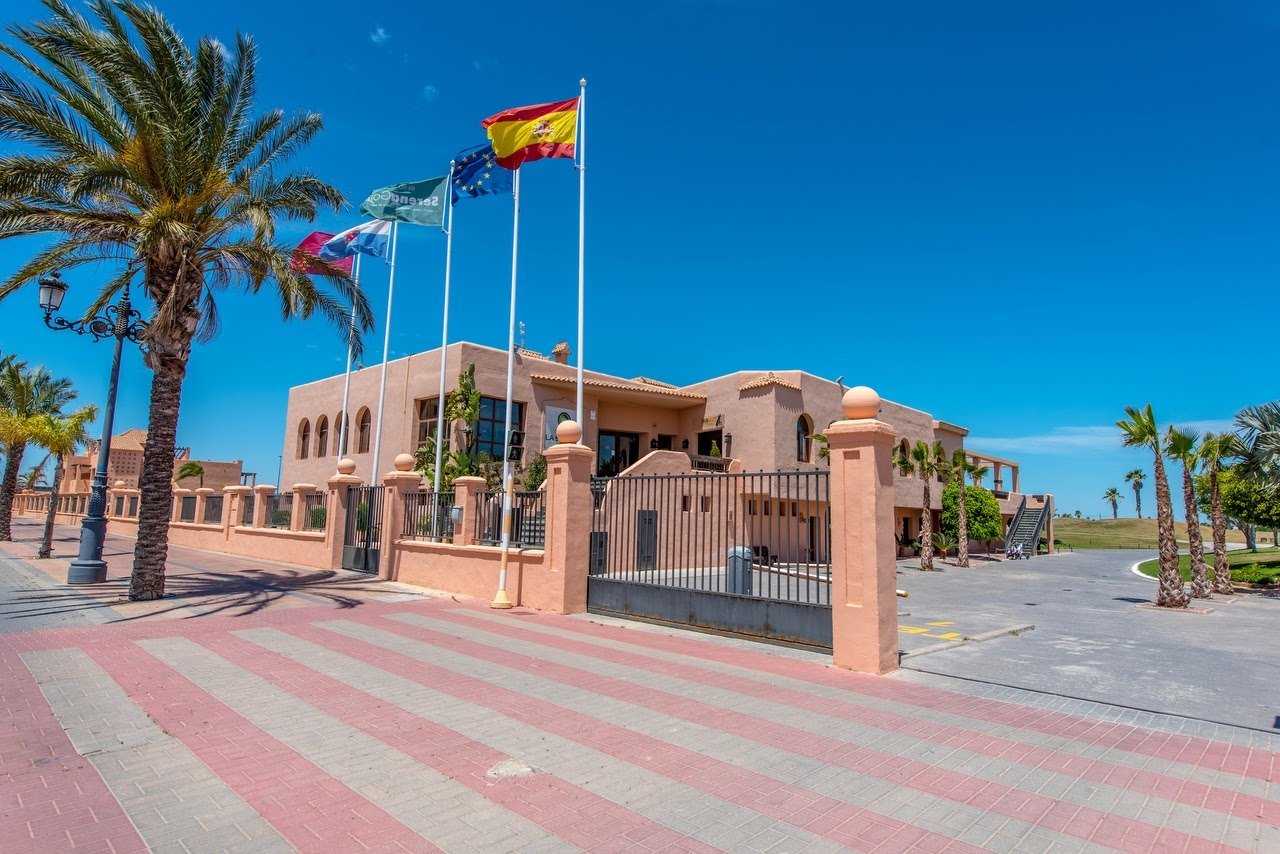 Condominium in Los Alcázares, Región de Murcia 10161591