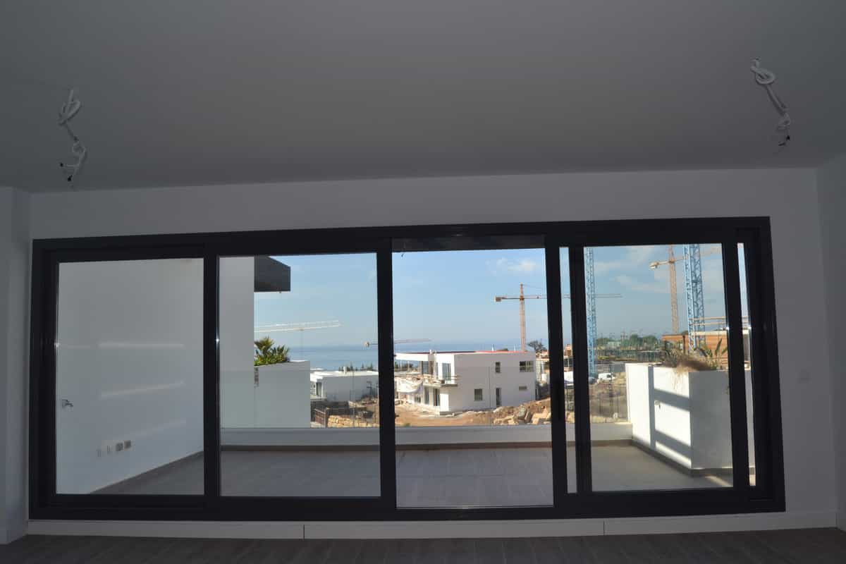 Condominium in Marbella, Andalucía 10162200