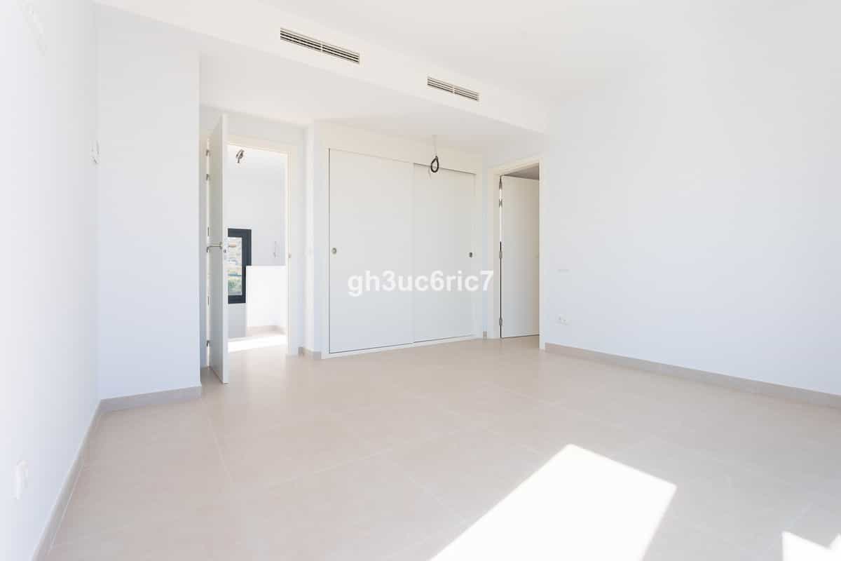 Condominium in Fuengirola, Andalusia 10162838