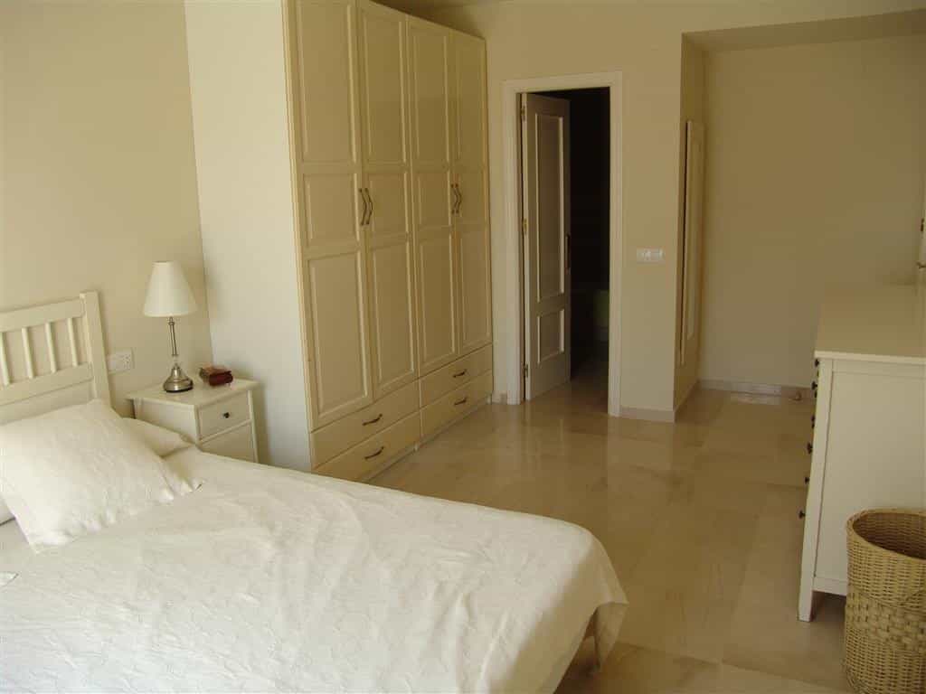公寓 在 Casares, Andalusia 10163202