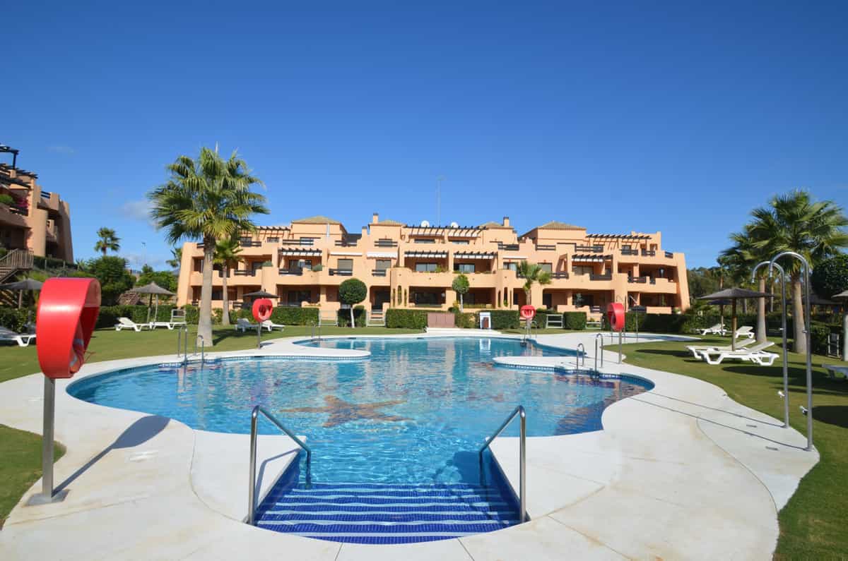 Condominium in Casares, Andalusia 10163400