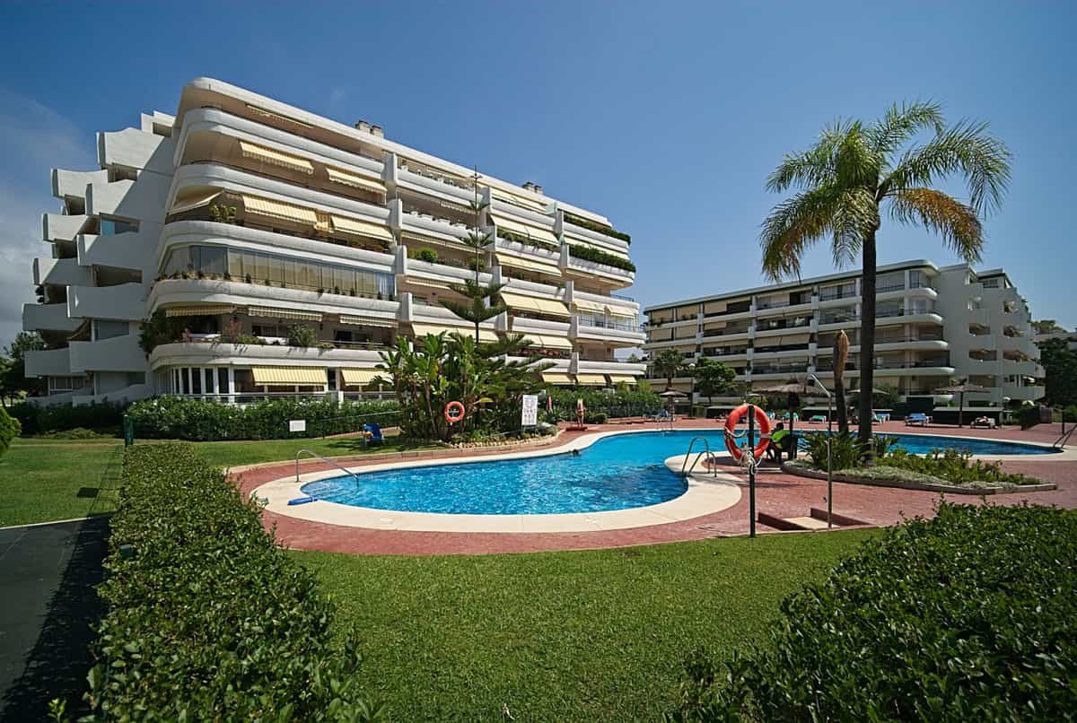 Condominium in San Pedro de Alcantara, Andalusia 10163618