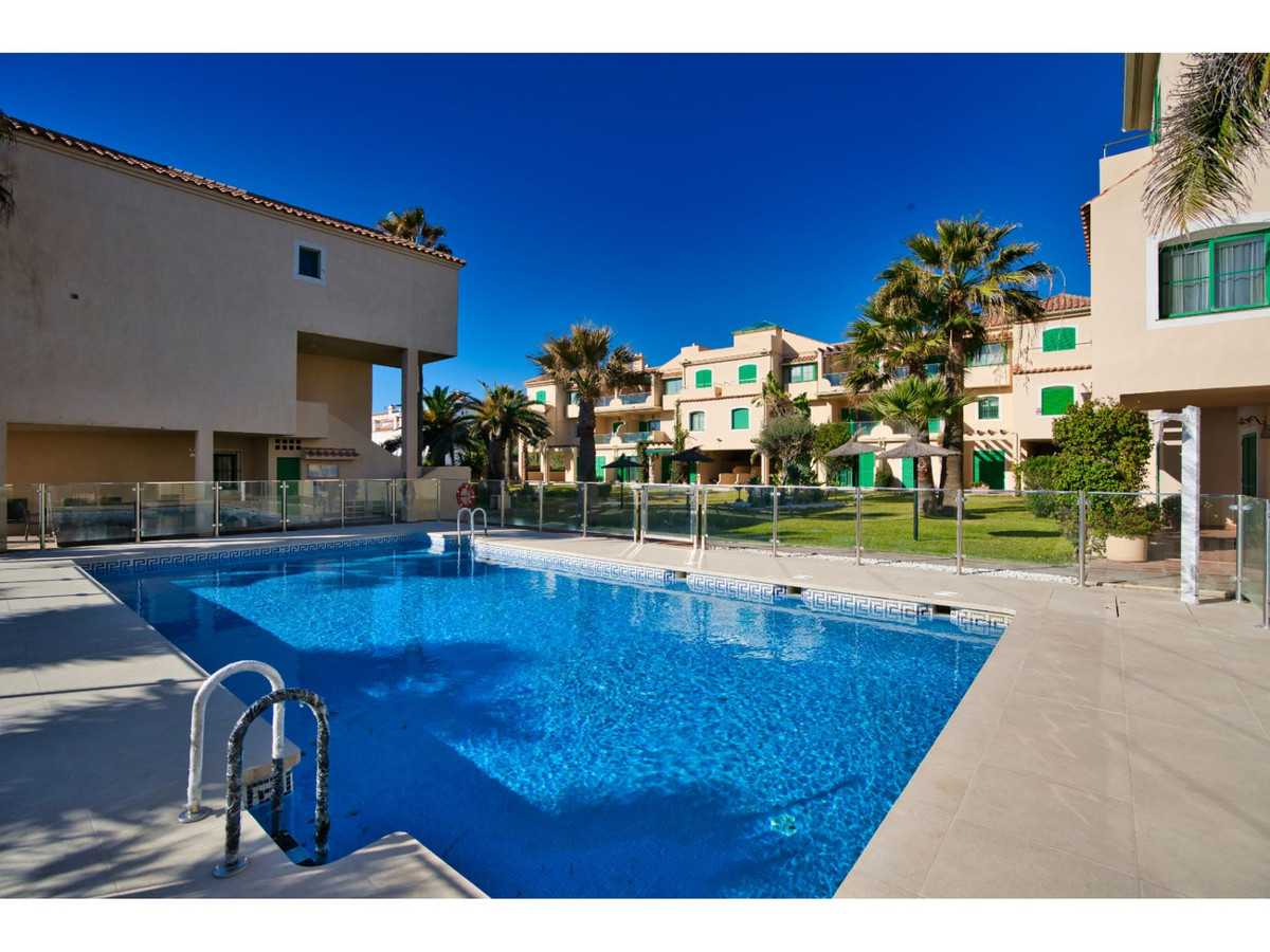 Condominium dans Casares, Andalusia 10163800