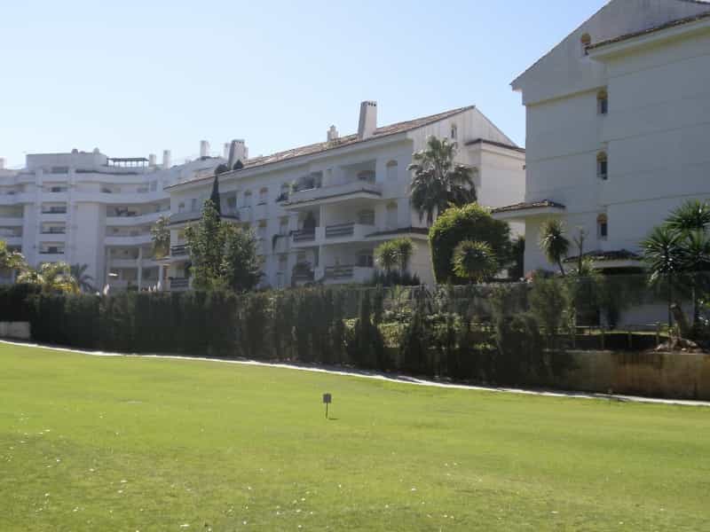 Condominium in San Pedro de Alcantara, Andalusia 10164280