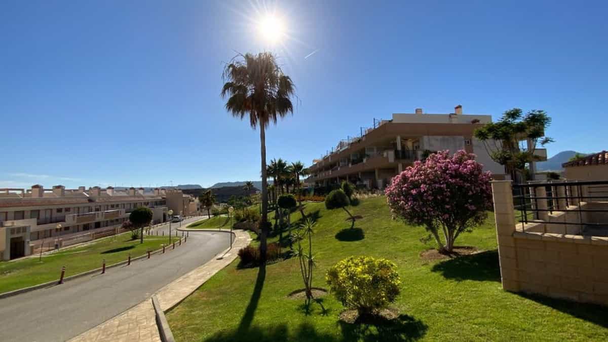 Condominium in Casares, Andalusia 10164551