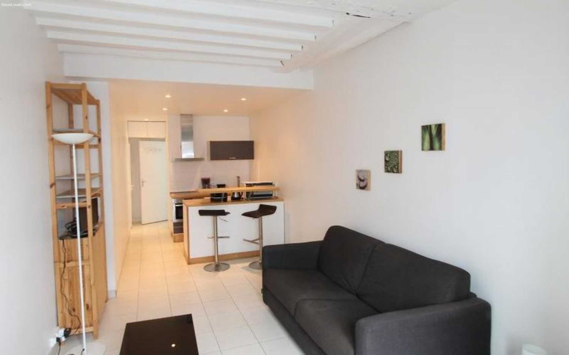 Condominium in Chenove, Bourgogne-Franche-Comte 10165057