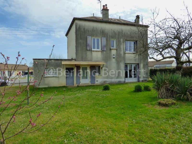 σπίτι σε Civray, Nouvelle-Aquitaine 10165971
