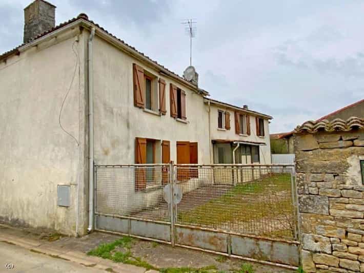 House in La Faye, Nouvelle-Aquitaine 10166690