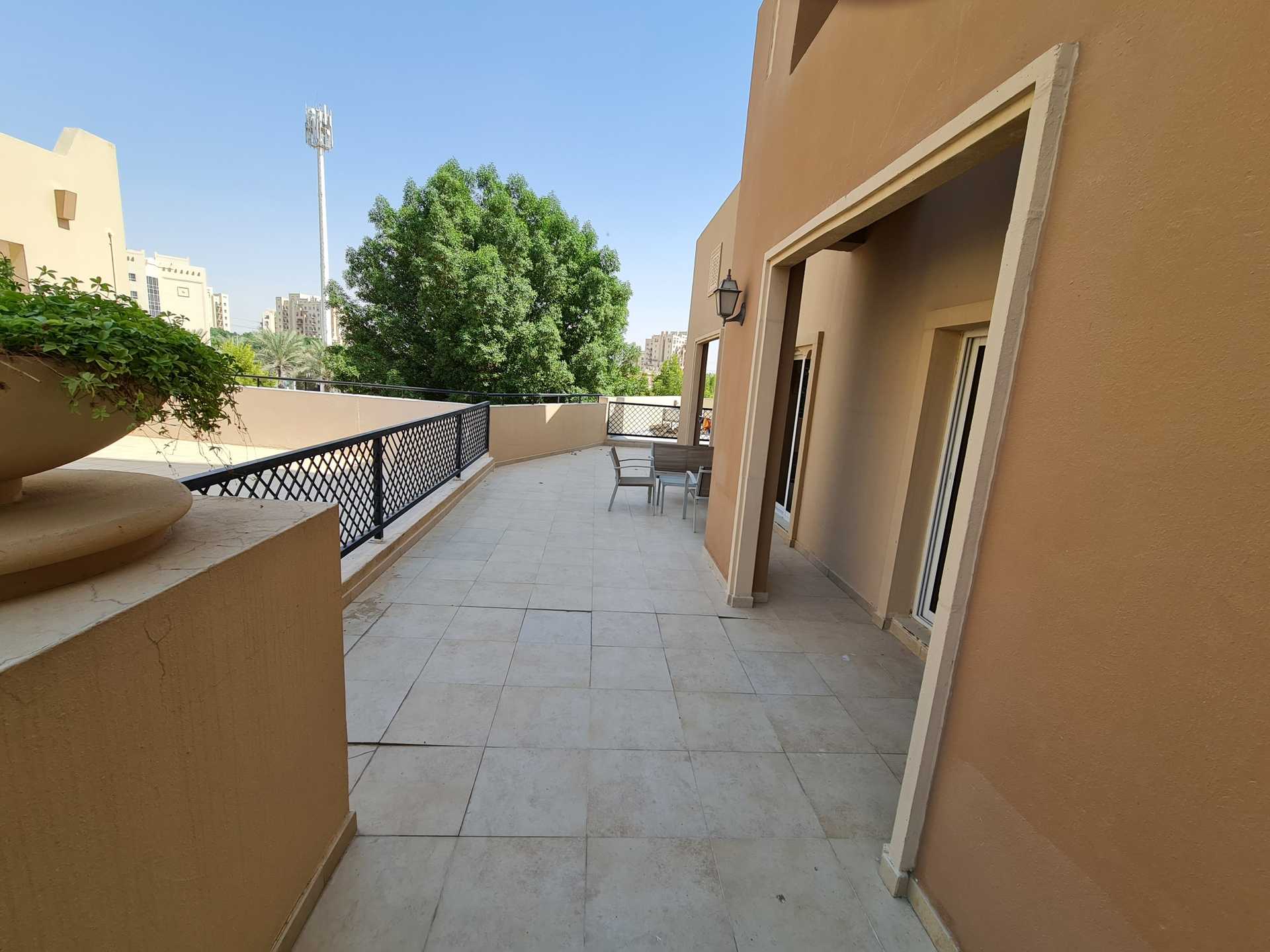 Condominium in `Ud al Bayda', Dubayy 10166700