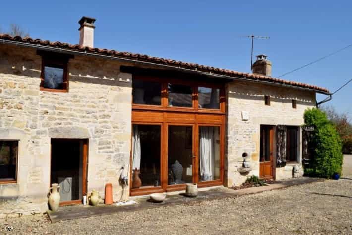 House in Villefagnan, Nouvelle-Aquitaine 10166721