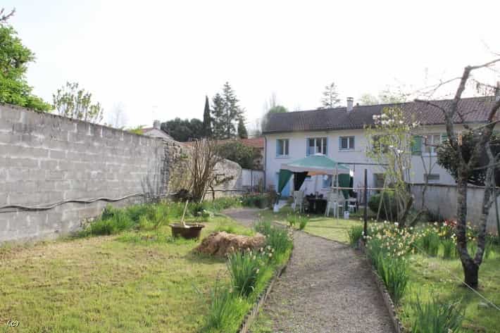 House in Ruffec, Nouvelle-Aquitaine 10166725