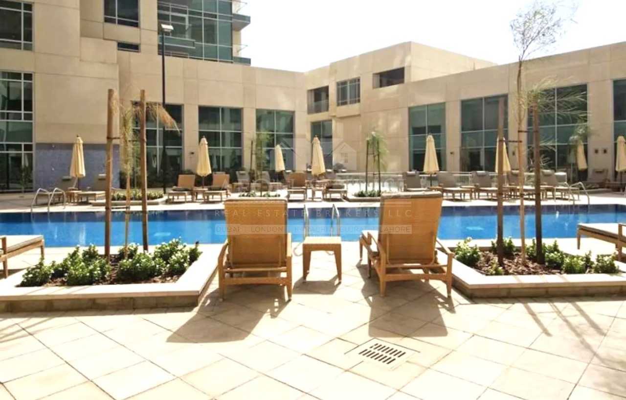Condominium in Dubai, Dubai 10166825