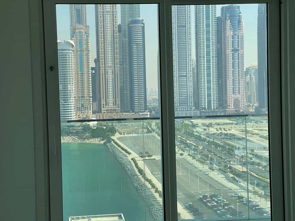 सम्मिलित में Dubai, Dubai 10166952