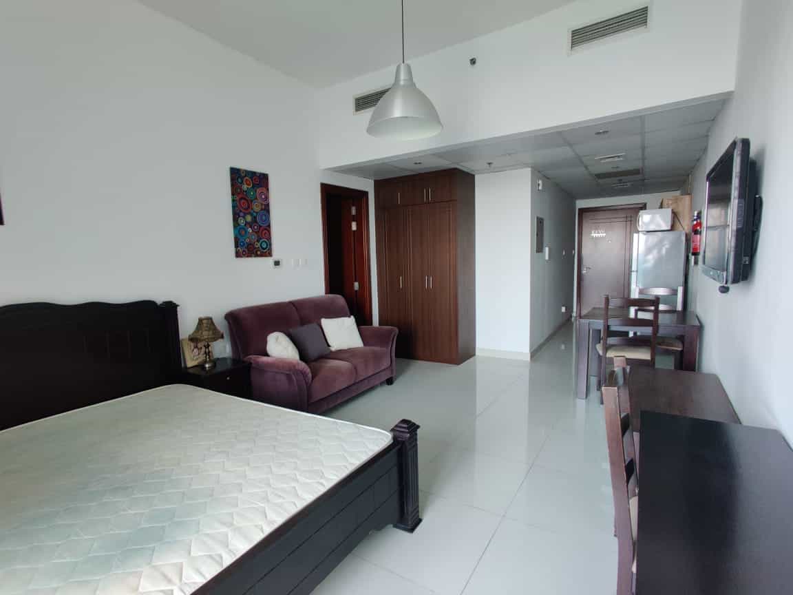 Condominium in Warisan, Dubayy 10167028