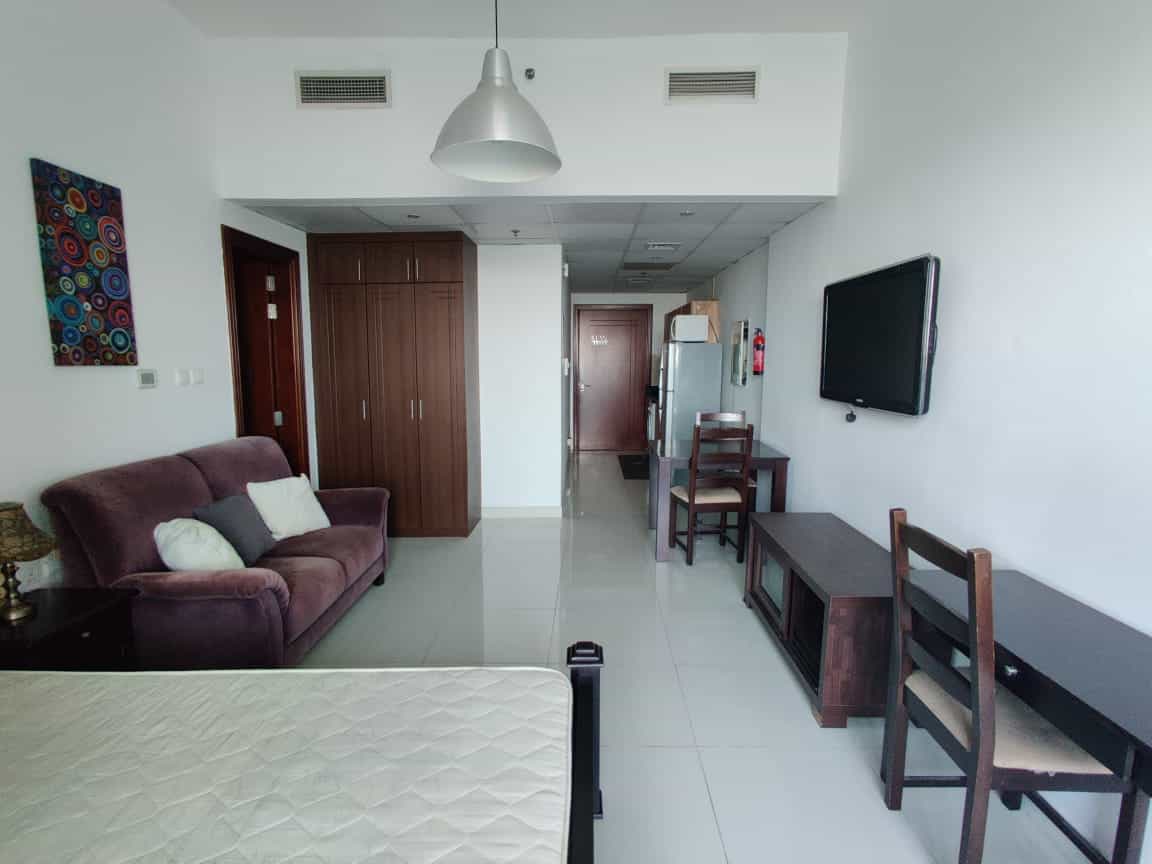 Condominium in Warisan, Dubayy 10167028