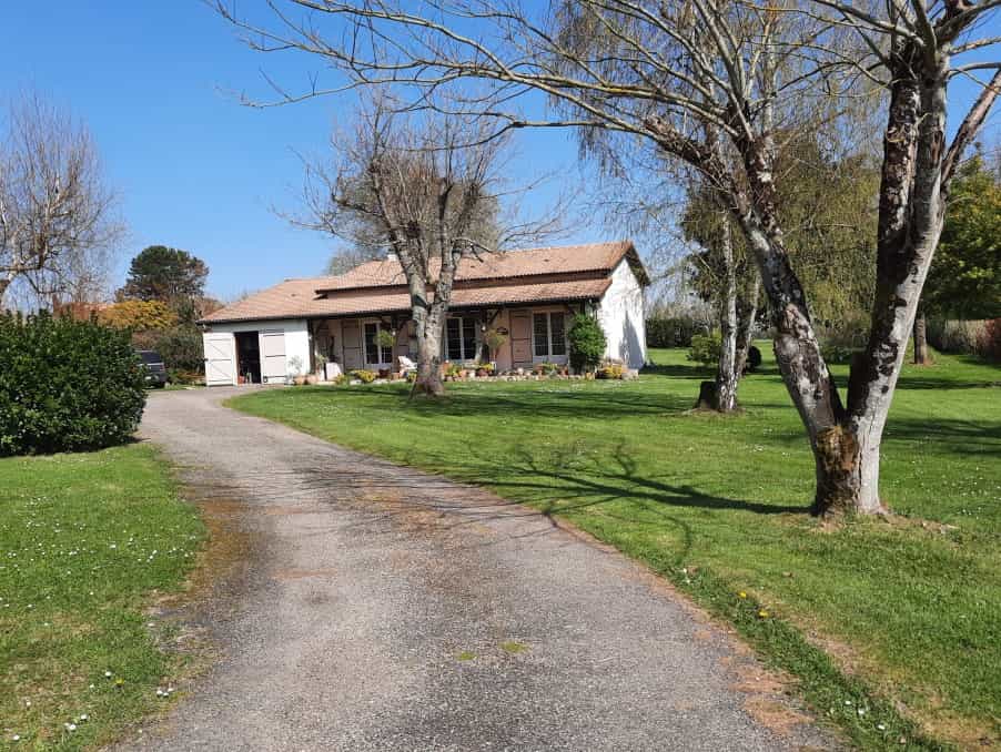 House in Allemans-du-Dropt, Nouvelle-Aquitaine 10167218