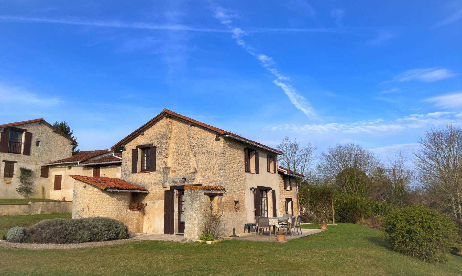House in Nabinaud, Nouvelle-Aquitaine 10167473