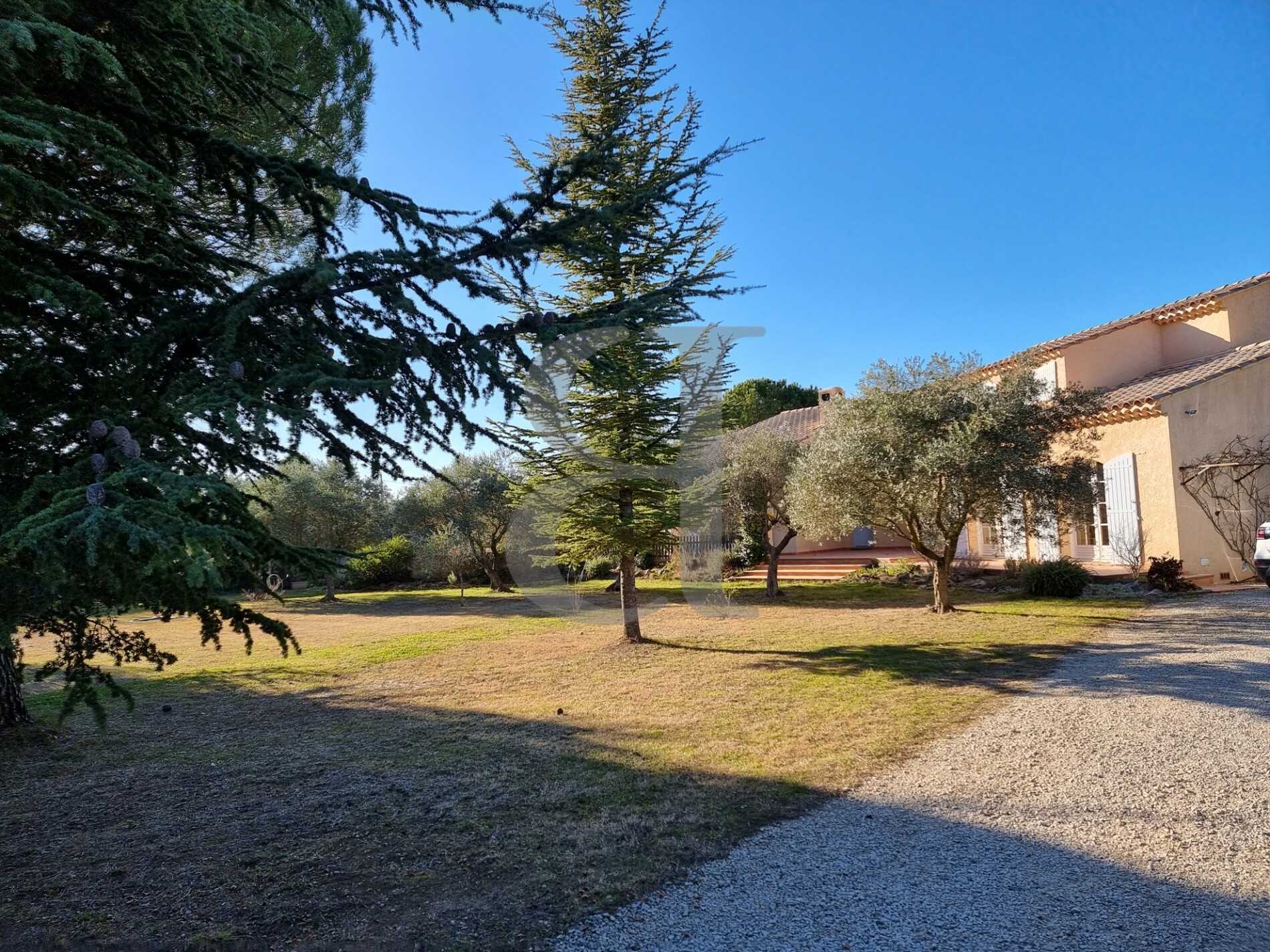 Talo sisään Mazan, Provence-Alpes-Cote d'Azur 10167534
