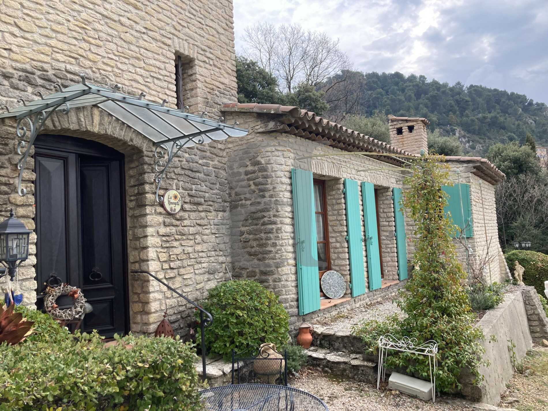 House in Vaison-la-Romaine, Provence-Alpes-Cote d'Azur 10167550
