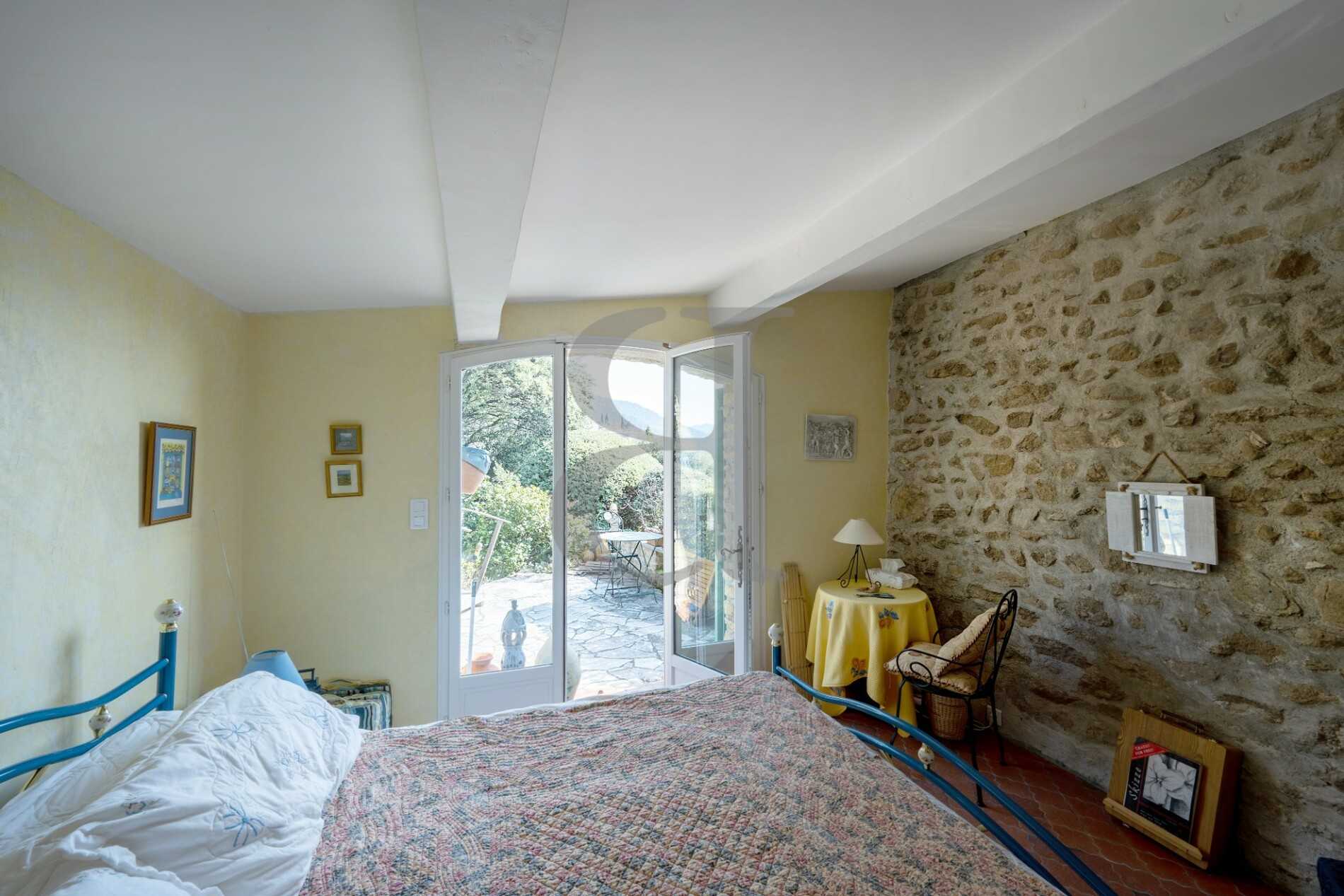 بيت في Vaison-la-Romaine, Provence-Alpes-Côte d'Azur 10167550