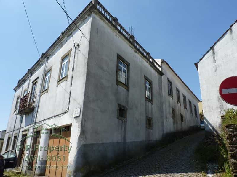 Talo sisään Castanheira de Pêra, Leiria District 10167711