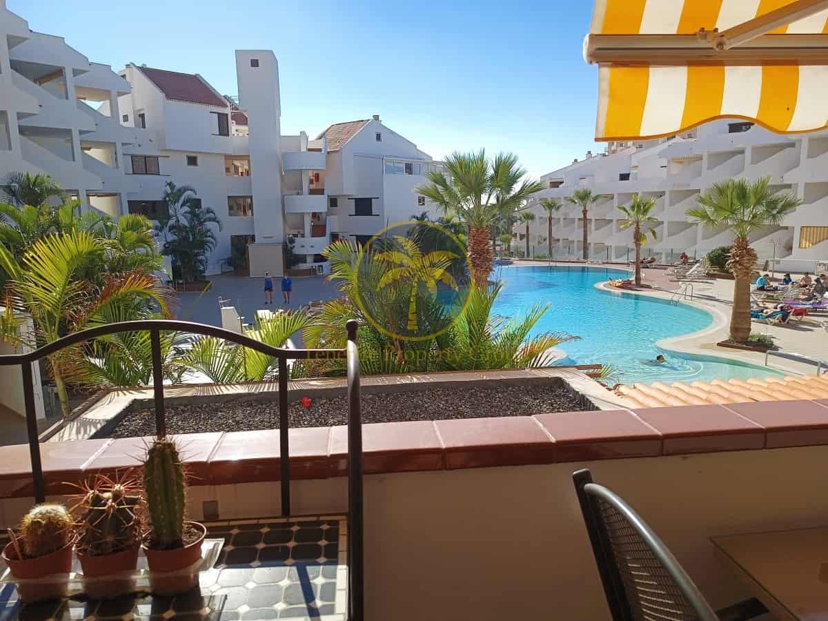 Condominium in Los Cristianos, Canary Islands 10167742