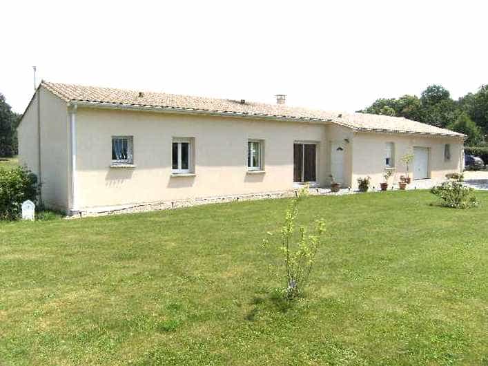 Other in Benest, Nouvelle-Aquitaine 10167747