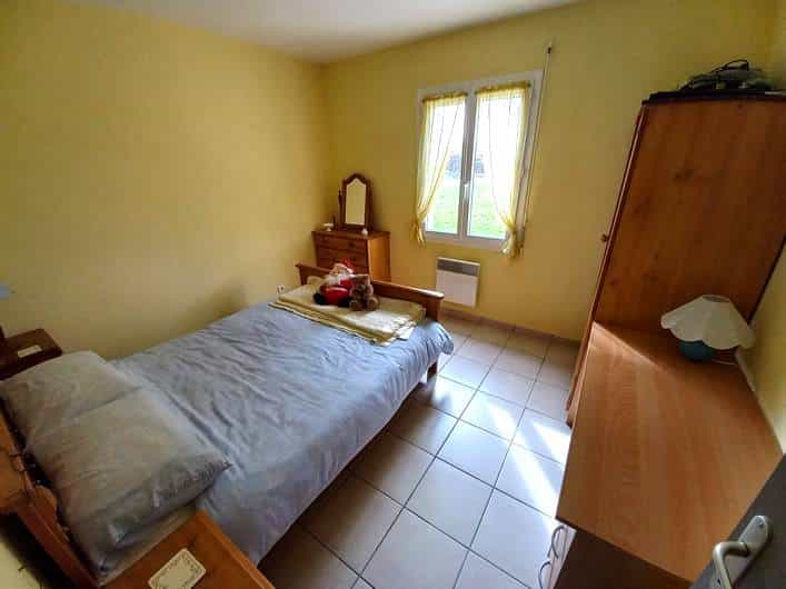 Andere in Benest, Nouvelle-Aquitaine 10167747