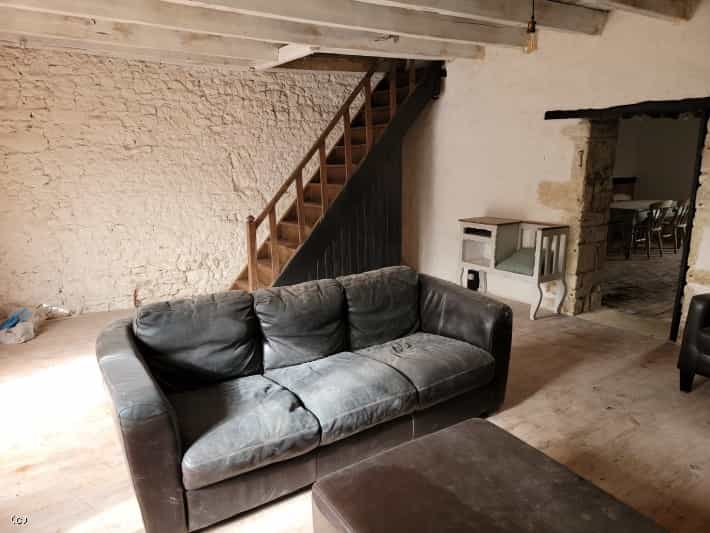 жилой дом в Champagne-Mouton, Nouvelle-Aquitaine 10167832