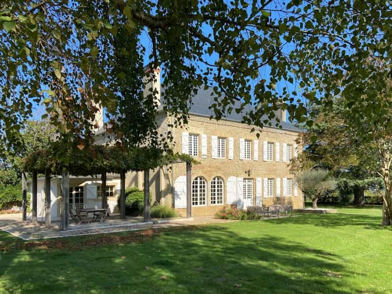 House in Arzacq-Arraziguet, Nouvelle-Aquitaine 10167912